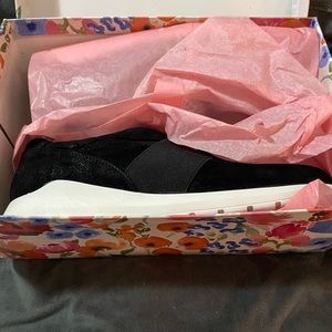 Mootsies Tootsies Wander sneaker. New in box. Black suede.